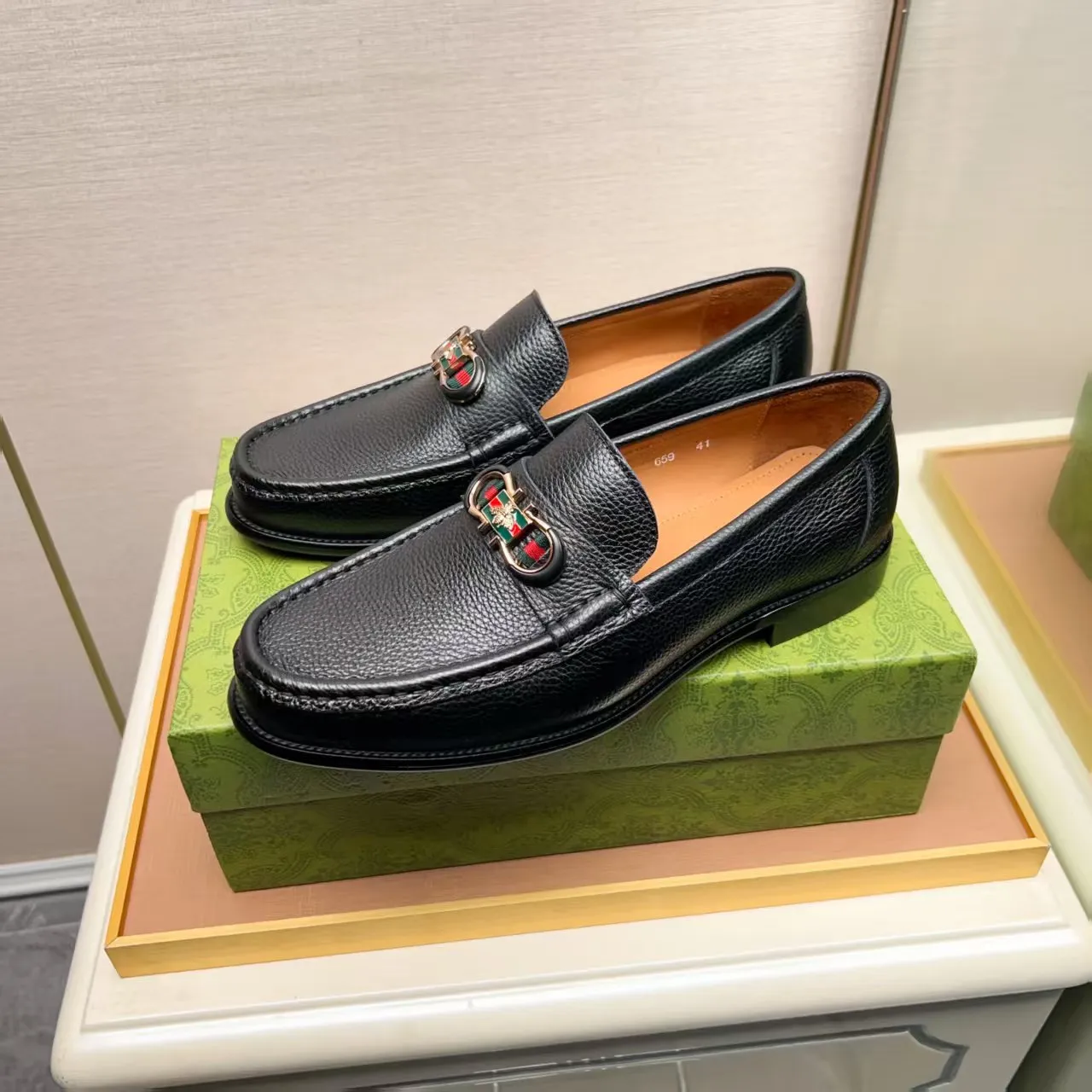 Men's men's shoes 💰460 🆘【GUCCI】Gucci ·🐂里· Hot-selling pea shoes top brand luxury, top quality, the latest fashion pea shoes.. The upper is made of original first-layer cowhide. (Full first-layer water-dyed 🐂 leather·inner). The original stylish and stylish soft rubber wear-resistant and non-slip outsole is light and comfortable on the foot, available in 3 colors! Matching code: 38-44 (customized at 45.46.47)